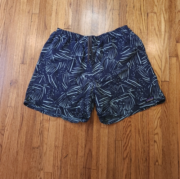Patagonia Mens Swimming Trunks Size XL Hawaiian Floral Blue Lined Beach Pool - Picture 1 of 6